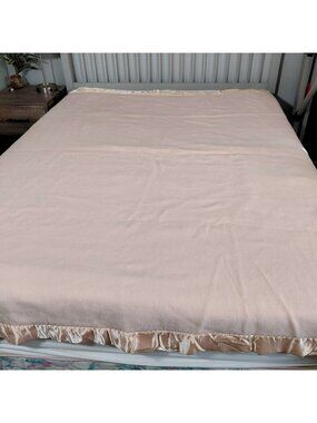 Vint Fieldcrest Blanket Throw 85x89 Pink Satin Trim Touch Class Acrylic Thick